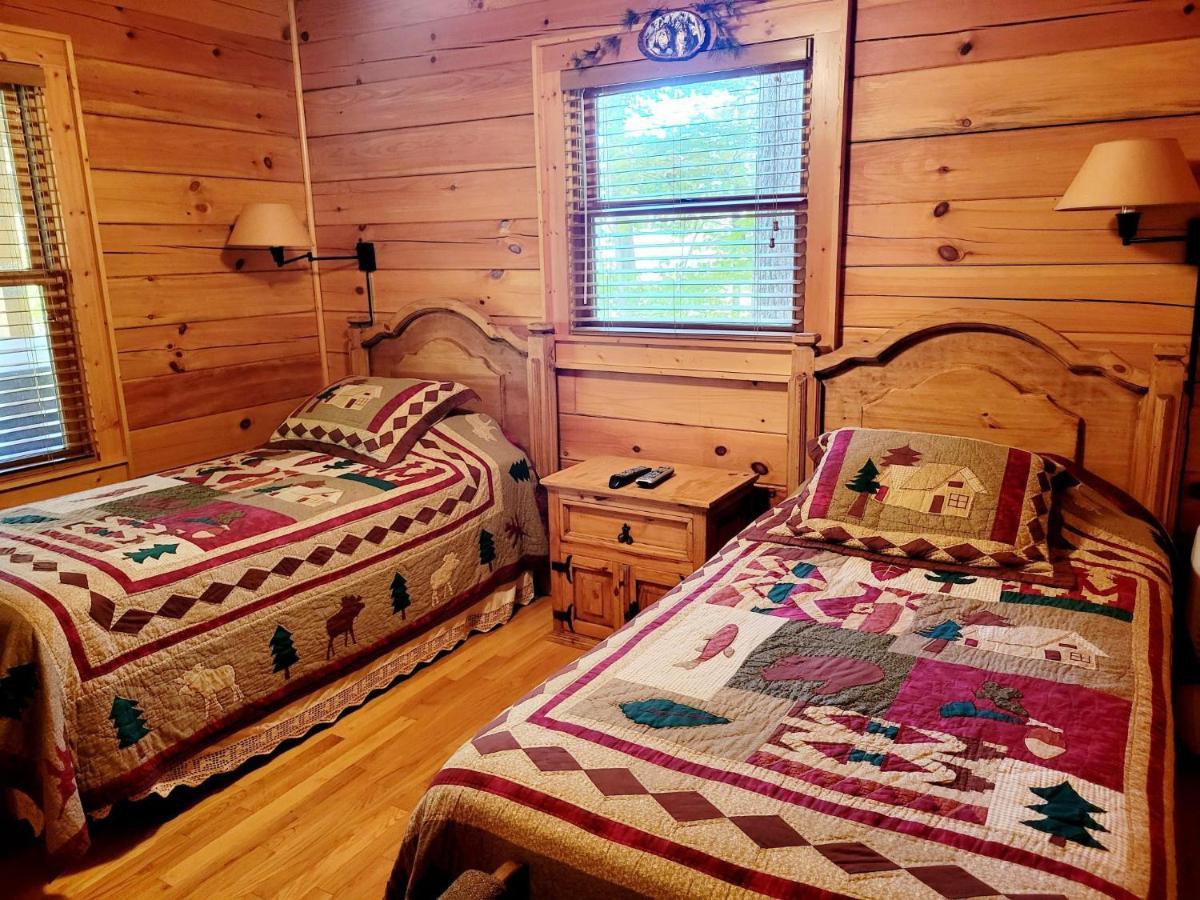 Red Wolf Cabin In Maggie Valley Eksteriør billede