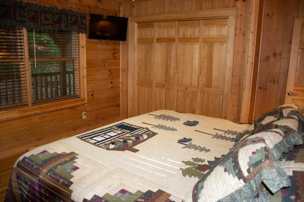 Red Wolf Cabin In Maggie Valley Eksteriør billede